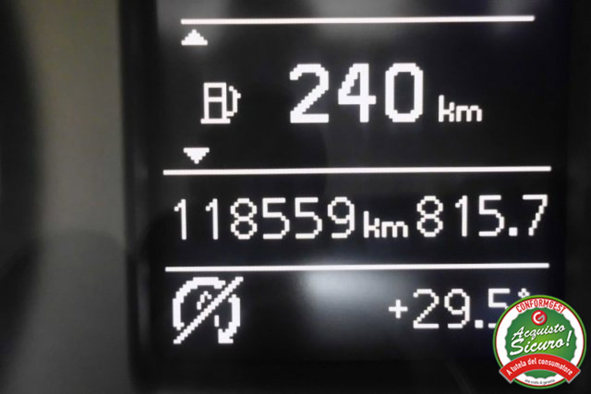 Audi Q3 2.0 TDI 120 CV Design (18)