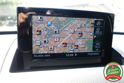 Audi Q3 2.0 TDI 120 CV Design (19)