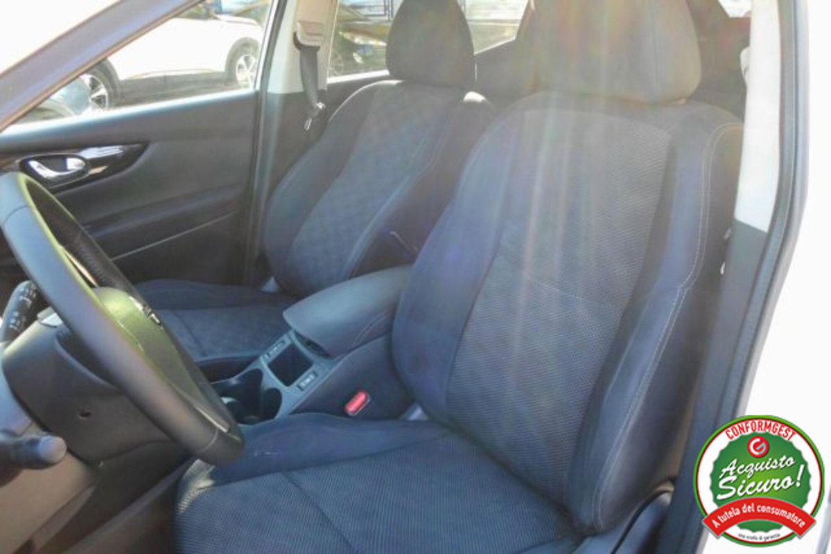 Nissan Qashqai 1.5 dCi N-Connecta (11)