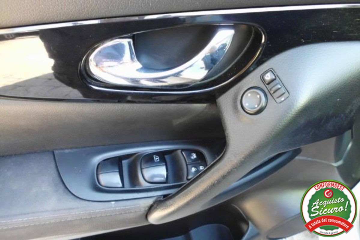 Nissan Qashqai 1.5 dCi N-Connecta (17)