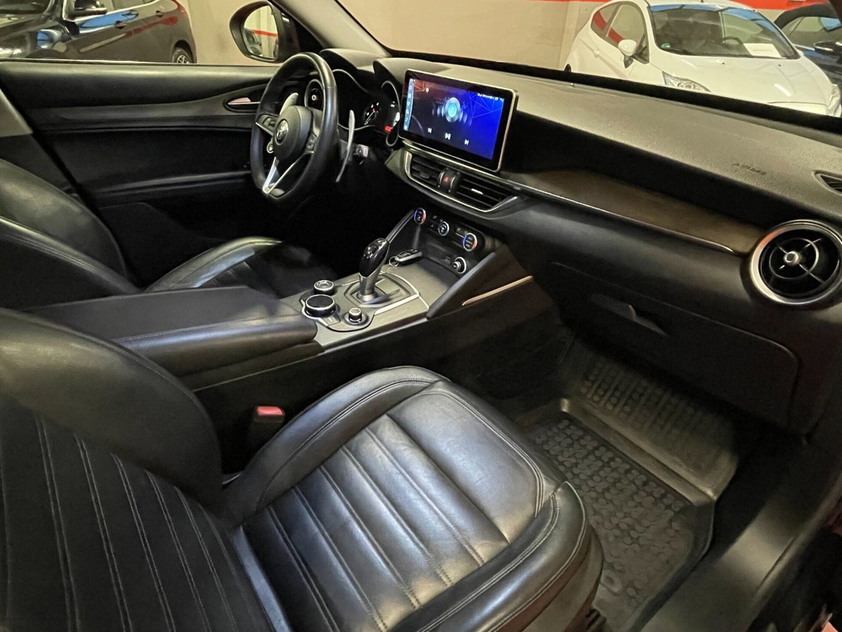 Alfa Romeo Stelvio Stelvio 2.2 Turbodiesel 180 CV AT8 RWD Executive (13)
