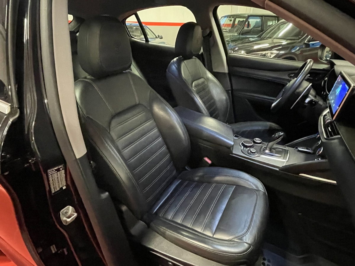 Alfa Romeo Stelvio Stelvio 2.2 Turbodiesel 180 CV AT8 RWD Executive (14)