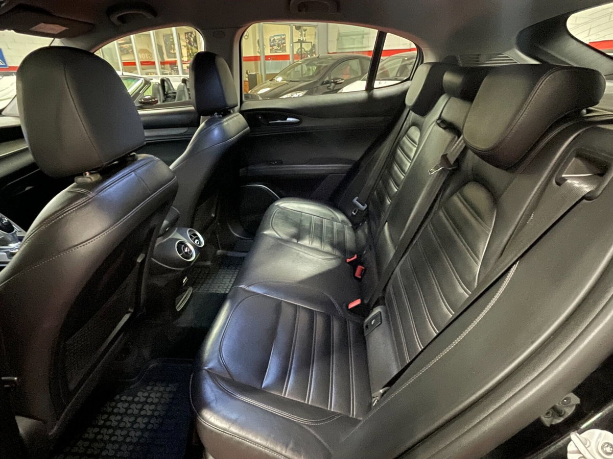 Alfa Romeo Stelvio Stelvio 2.2 Turbodiesel 180 CV AT8 RWD Executive (15)