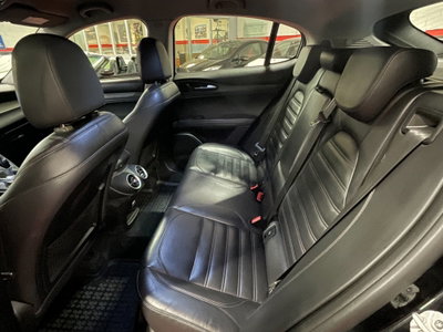 Alfa Romeo Stelvio Stelvio 2.2 Turbodiesel 180 CV AT8 RWD Executive (15)