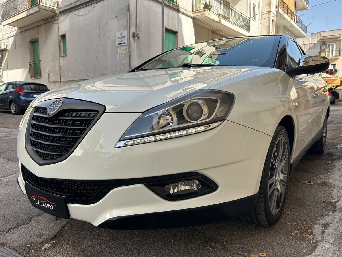 Lancia Delta 1.9 MJT Twinturbo DPF Platinum (11)