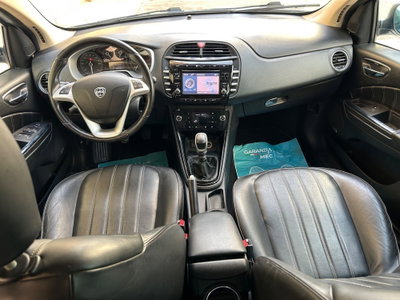 Lancia Delta 1.9 MJT Twinturbo DPF Platinum (17)