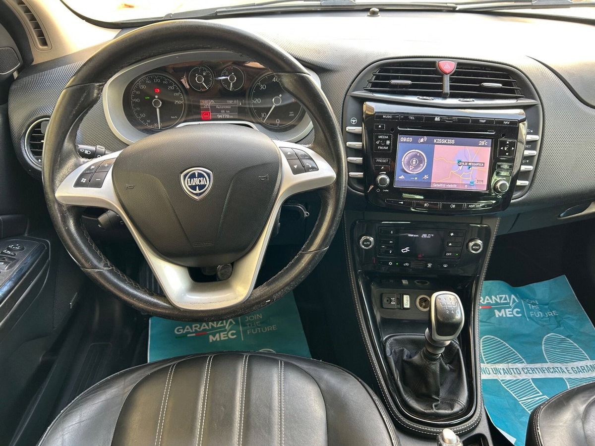 Lancia Delta 1.9 MJT Twinturbo DPF Platinum (19)