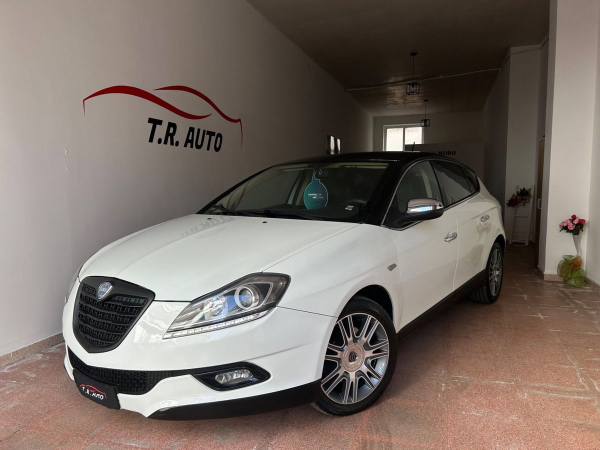 Lancia Delta 1.9 MJT Twinturbo DPF Platinum (4)