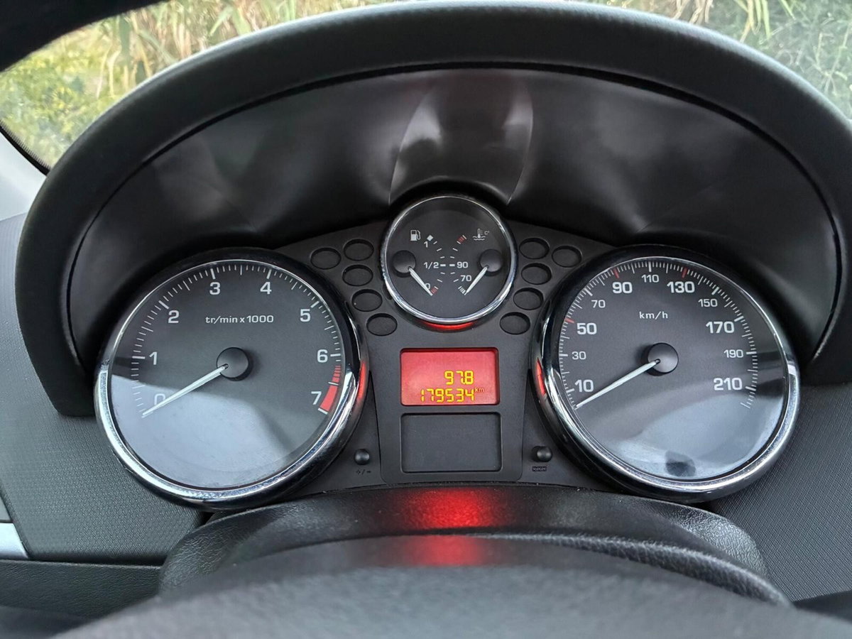 Peugeot 207 Cabrio VTi 120CV CC Tecno (8)