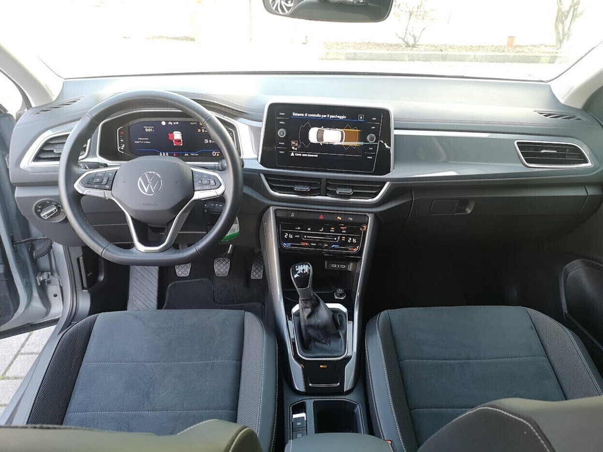 Volkswagen T-Roc 1.0 tsi Style 115cv (9)