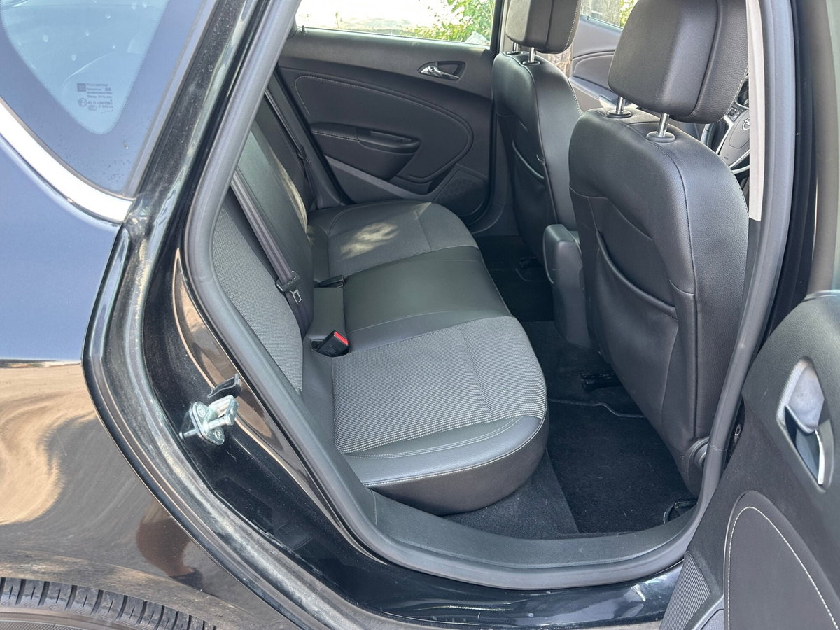 Opel Astra 1.7 CDTI 110CV 5 porte Cosmo (12)