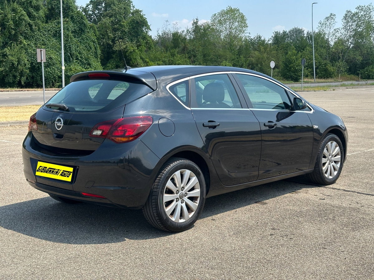 Opel Astra 1.7 CDTI 110CV 5 porte Cosmo (5)