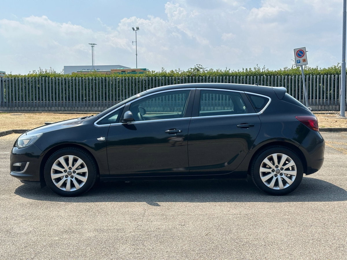 Opel Astra 1.7 CDTI 110CV 5 porte Cosmo (8)