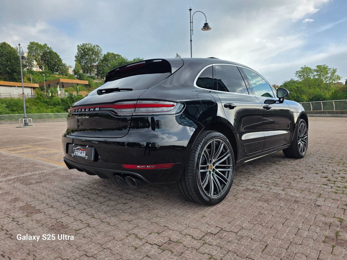 Porsche Macan Turbo (2)