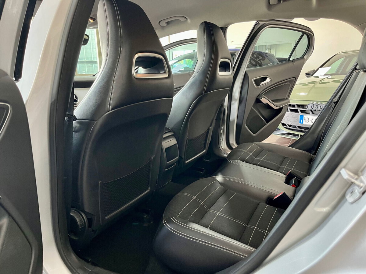 Mercedes-Benz GLA SUV 220 CDI Automatic 4Matic Executive (8)