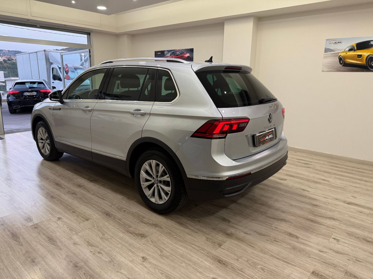 Volkswagen Tiguan 2.0 TDI 150 CV SCR DSG 4MOTION Elegance (4)