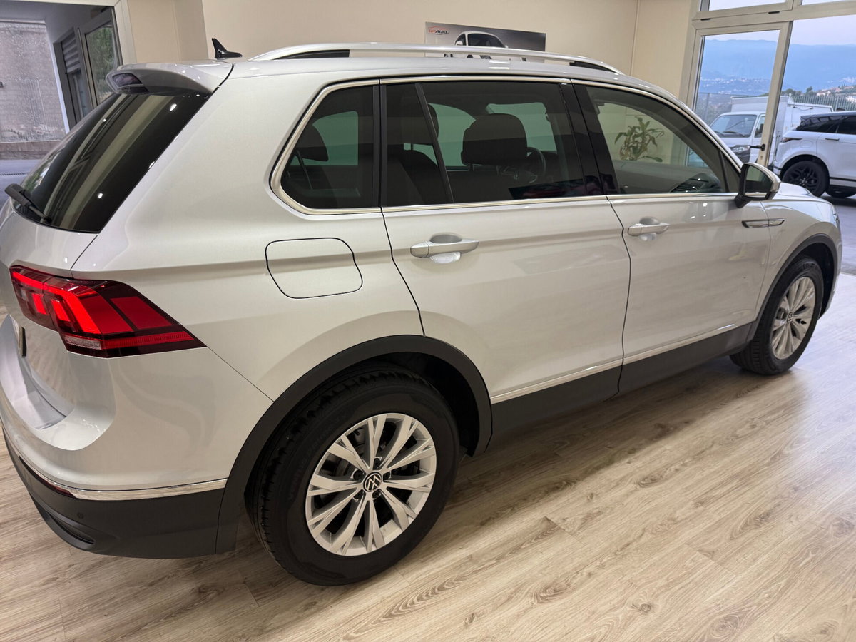 Volkswagen Tiguan 2.0 TDI 150 CV SCR DSG 4MOTION Elegance (9)