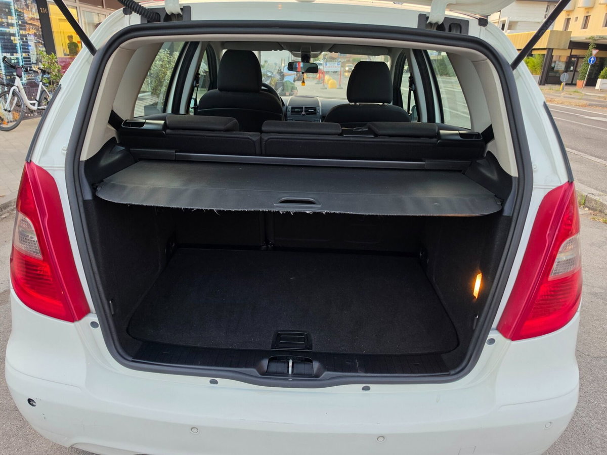 Mercedes-Benz Classe A 160 BlueEFFICIENCY Coupé Special Edition (3)