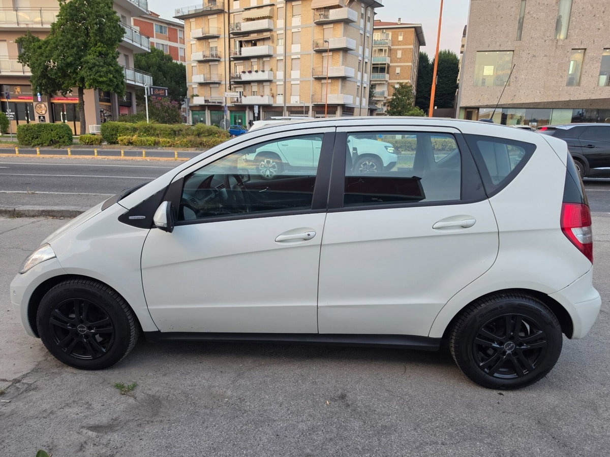 Mercedes-Benz Classe A 160 BlueEFFICIENCY Coupé Special Edition (6)