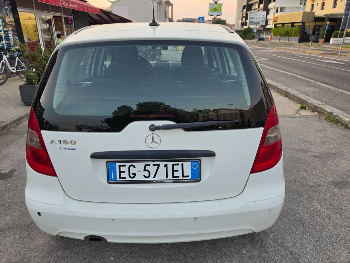 Mercedes-Benz Classe A 160 BlueEFFICIENCY Coupé Special Edition (9)