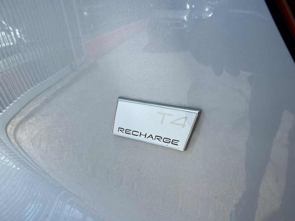 Volvo XC40 T4 Recharge Plug-in Hybrid R-design (11)