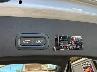 Volvo XC40 T4 Recharge Plug-in Hybrid R-design (14)