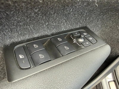 Volvo XC40 T4 Recharge Plug-in Hybrid R-design (16)