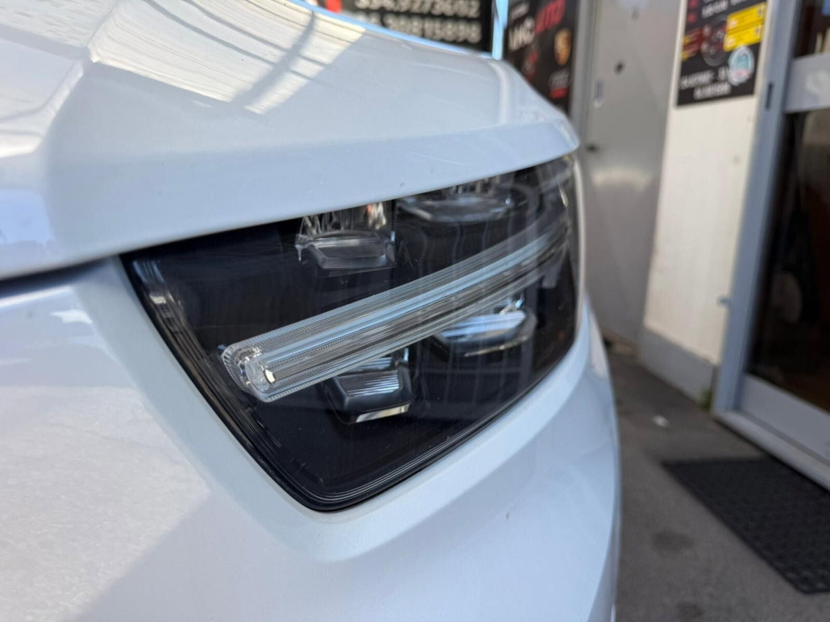 Volvo XC40 T4 Recharge Plug-in Hybrid R-design (3)