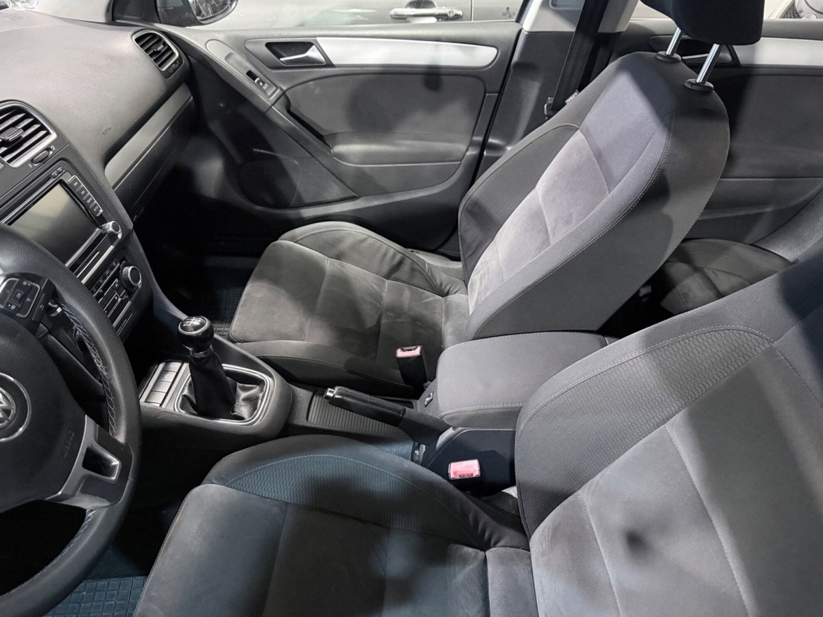 Volkswagen Golf 1.6 TDI DPF 5p. Highline (11)
