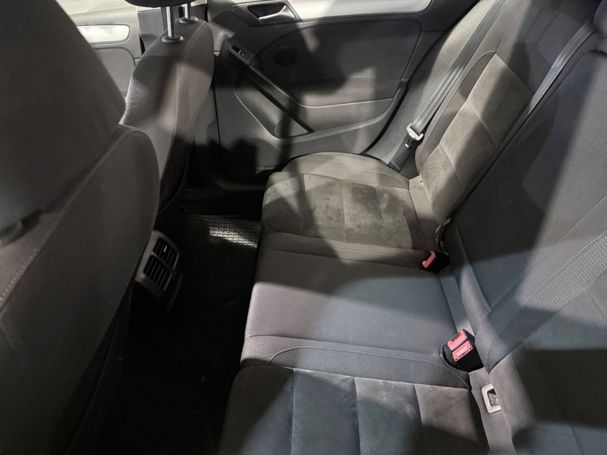 Volkswagen Golf 1.6 TDI DPF 5p. Highline (14)