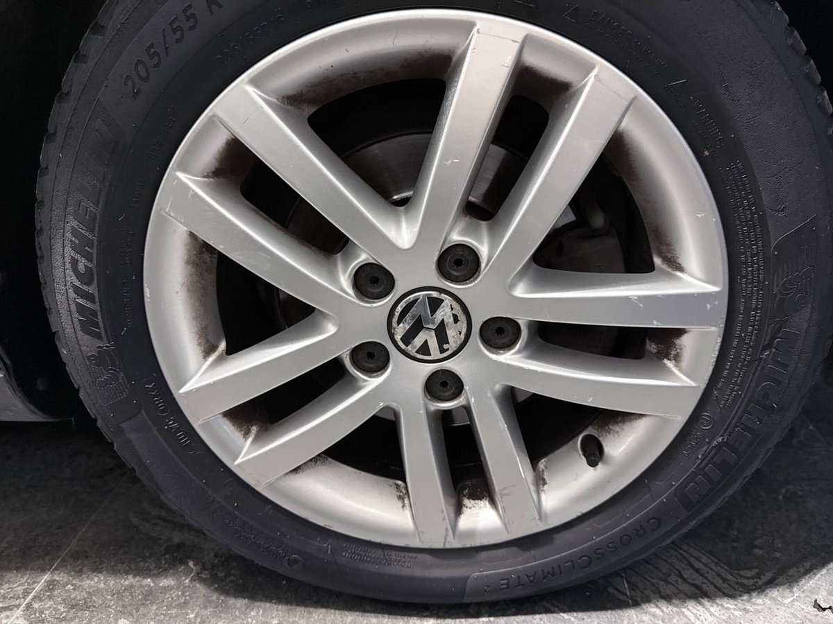 Volkswagen Golf 1.6 TDI DPF 5p. Highline (16)