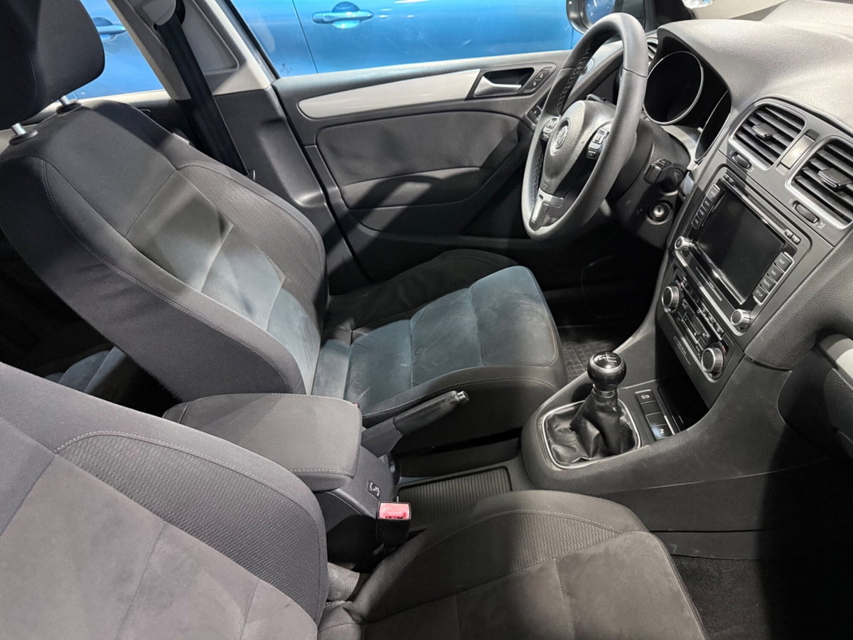 Volkswagen Golf 1.6 TDI DPF 5p. Highline (8)