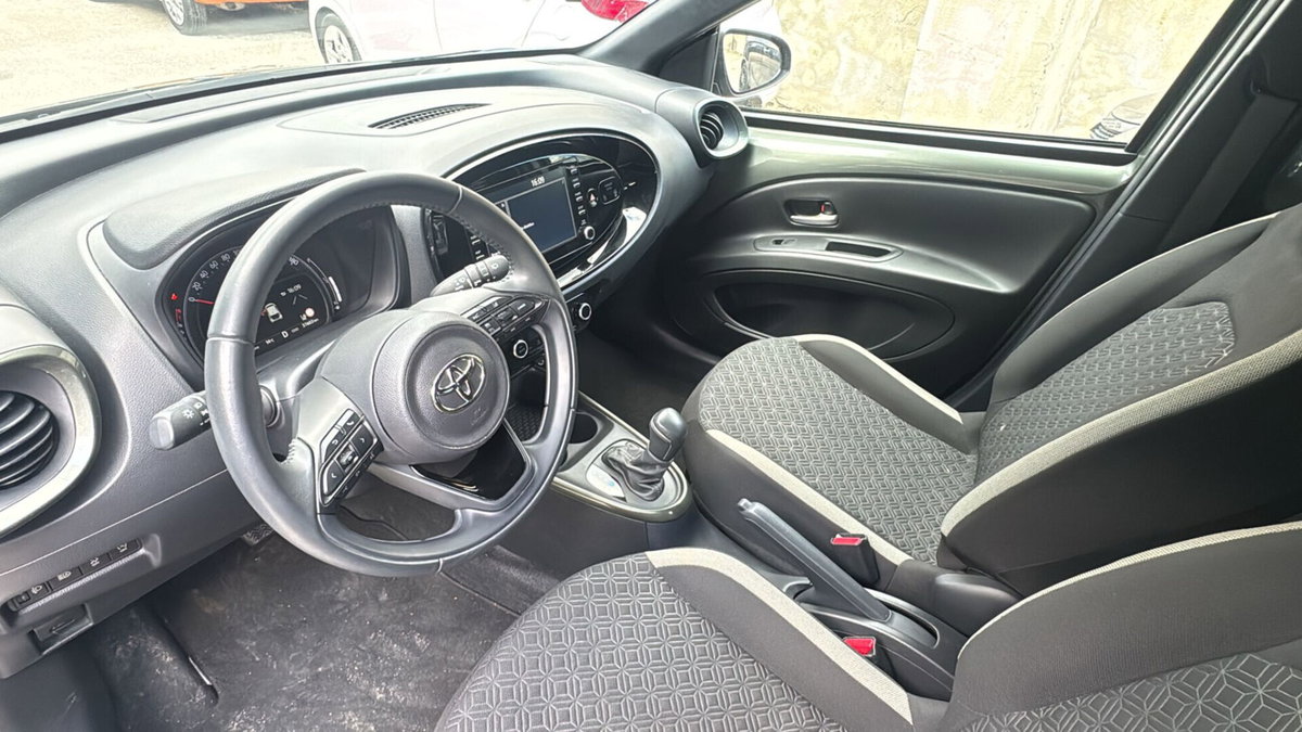 Toyota Aygo X 1.0 VVT-i 72 CV 5p. Undercover S-CVT (11)