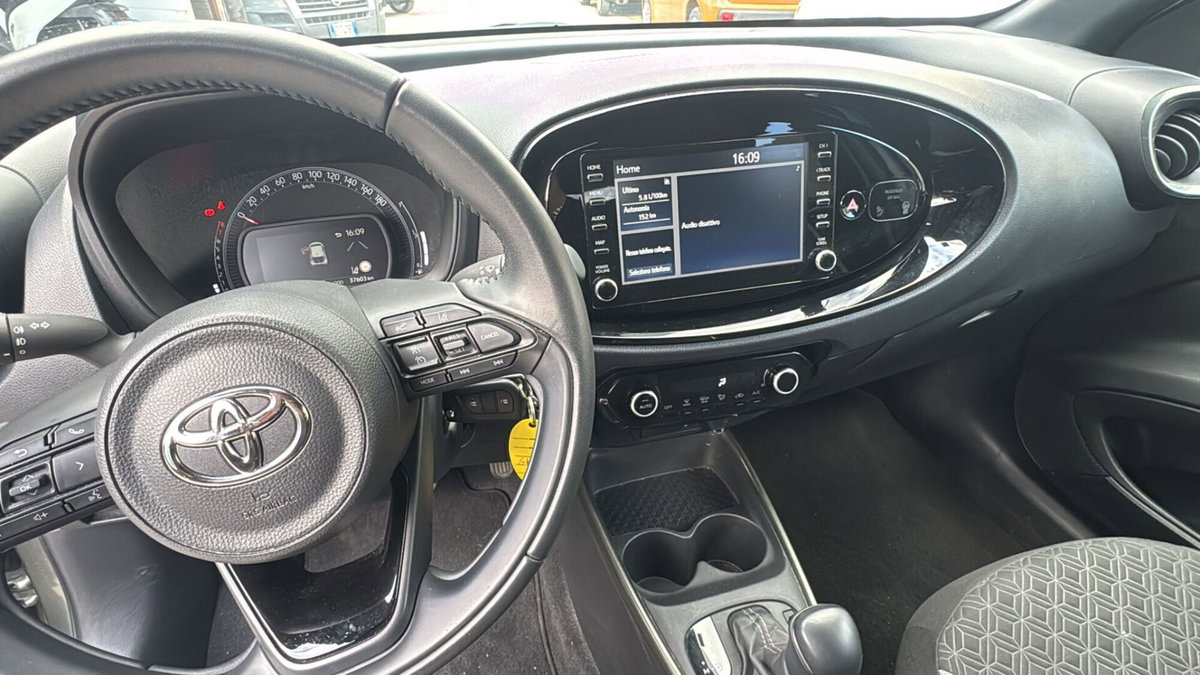 Toyota Aygo X 1.0 VVT-i 72 CV 5p. Undercover S-CVT (9)