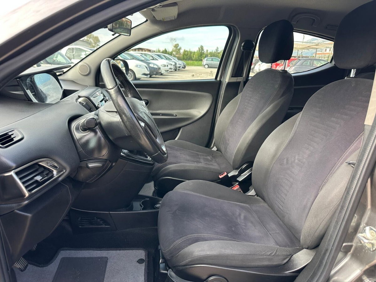 Lancia Ypsilon 1.3 MJT 16V 95 CV 5 porte S&S Silver (10)