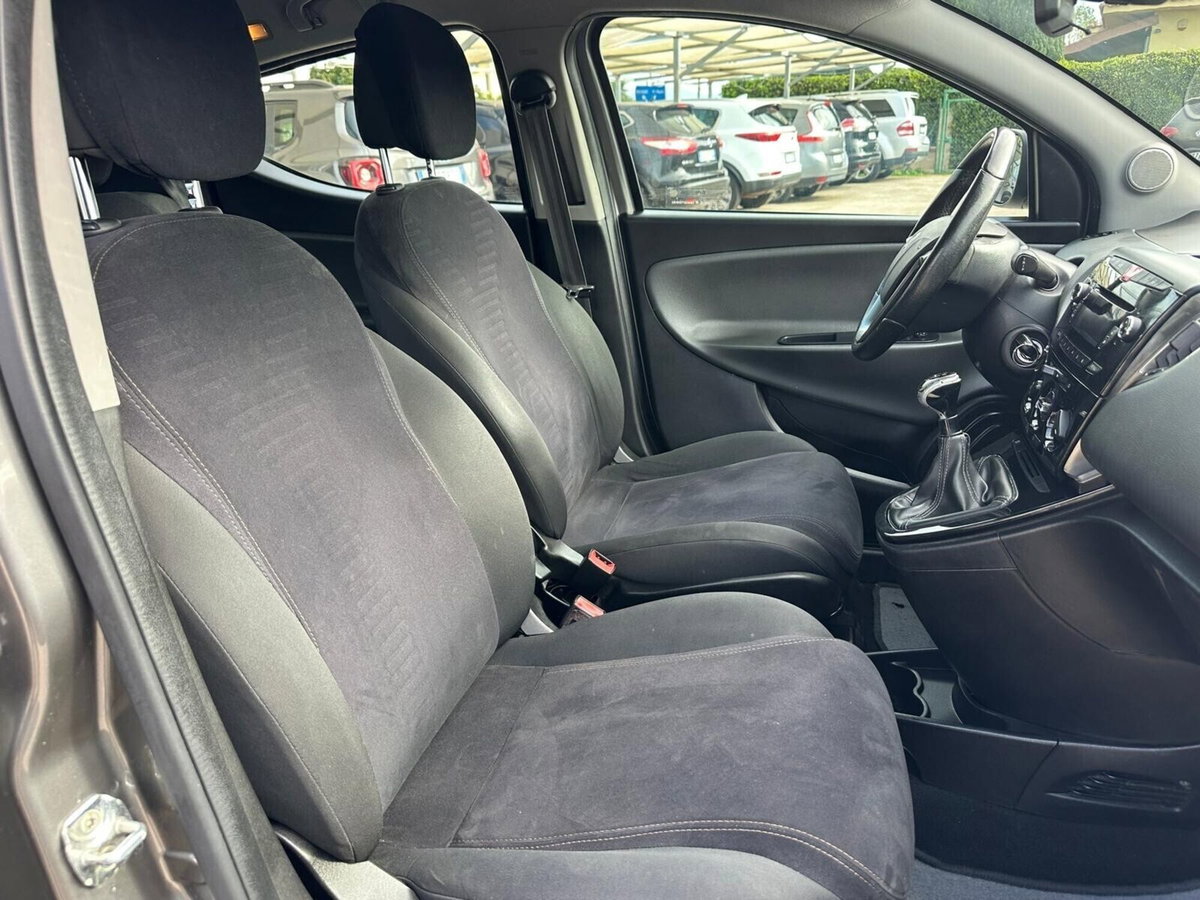 Lancia Ypsilon 1.3 MJT 16V 95 CV 5 porte S&S Silver (11)