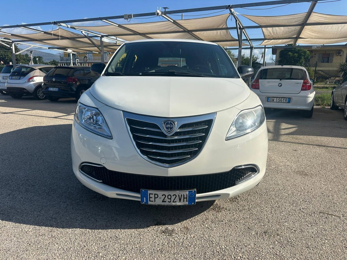 Lancia Ypsilon 1.2 69 CV 5 porte GPL Ecochic Gold (10)