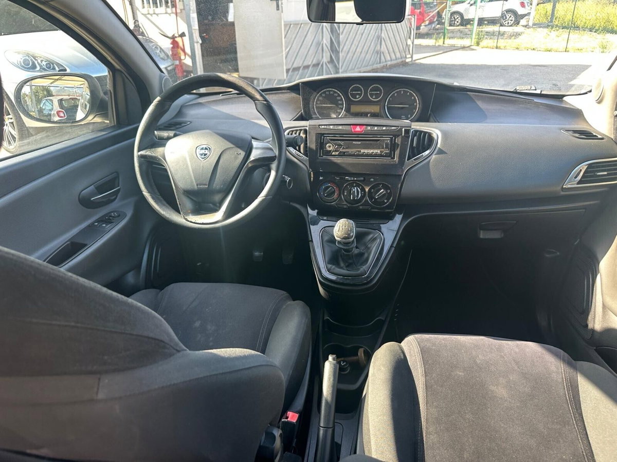Lancia Ypsilon 1.2 69 CV 5 porte GPL Ecochic Gold (15)