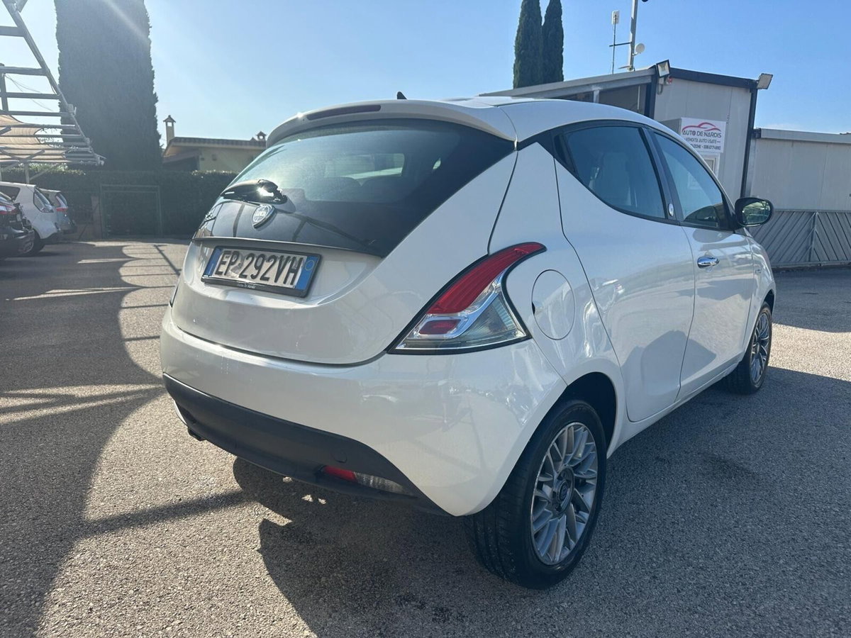 Lancia Ypsilon 1.2 69 CV 5 porte GPL Ecochic Gold (3)