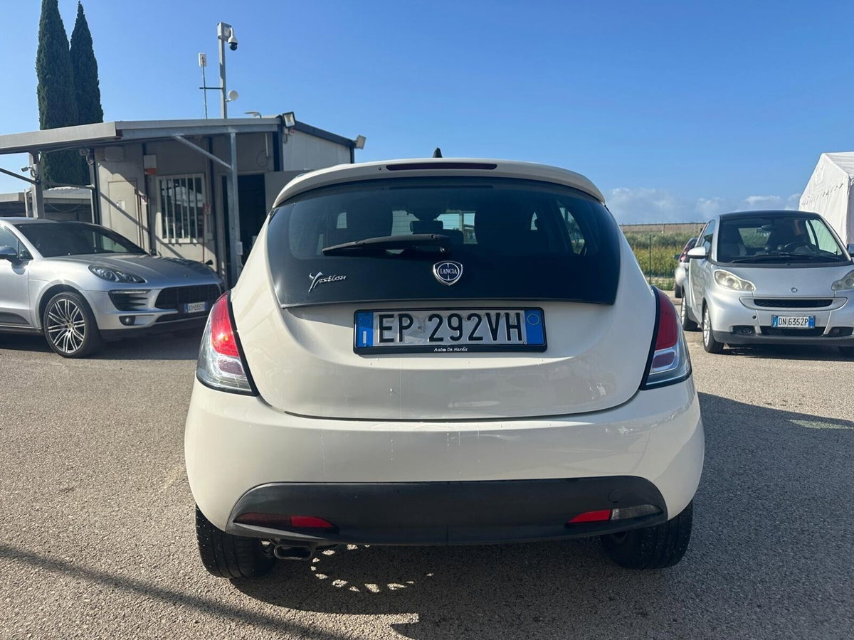 Lancia Ypsilon 1.2 69 CV 5 porte GPL Ecochic Gold (4)