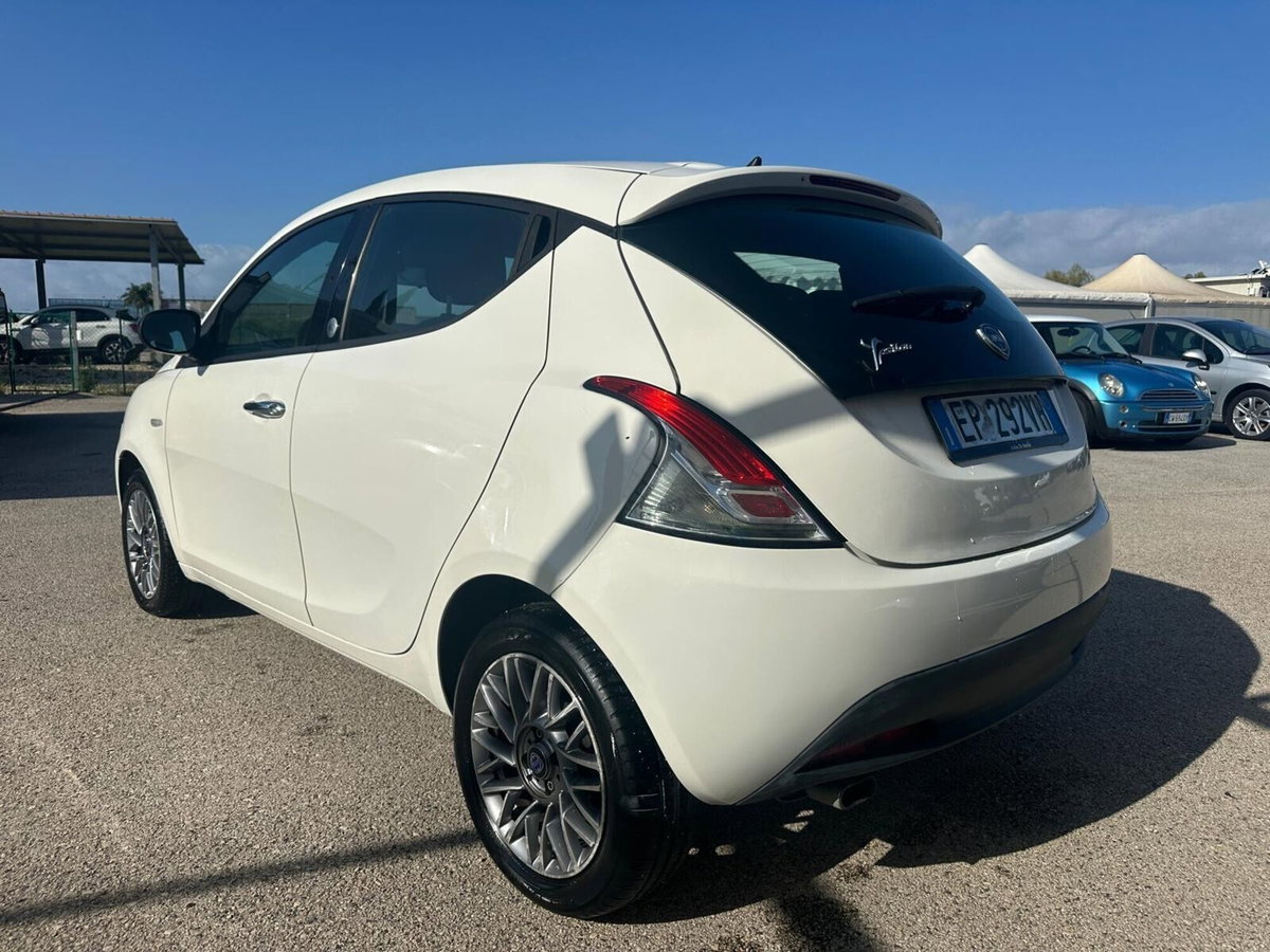 Lancia Ypsilon 1.2 69 CV 5 porte GPL Ecochic Gold (6)