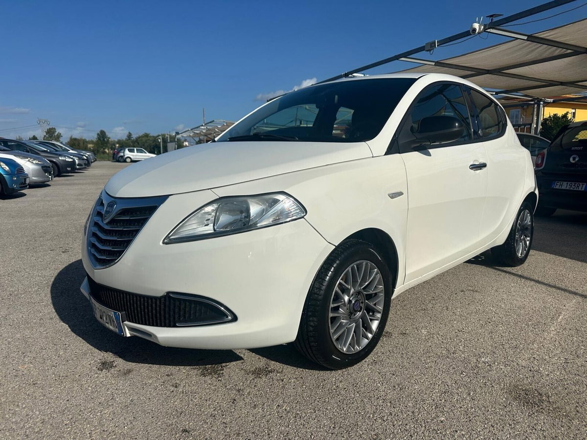 Lancia Ypsilon 1.2 69 CV 5 porte GPL Ecochic Gold (8)