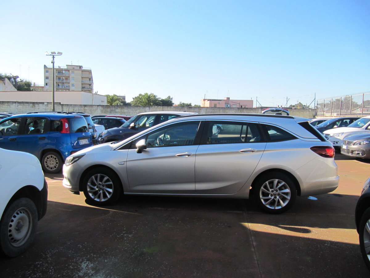 Opel Astra Station Wagon 1.6 CDTi 136CV aut. Sports Dynamic (2)