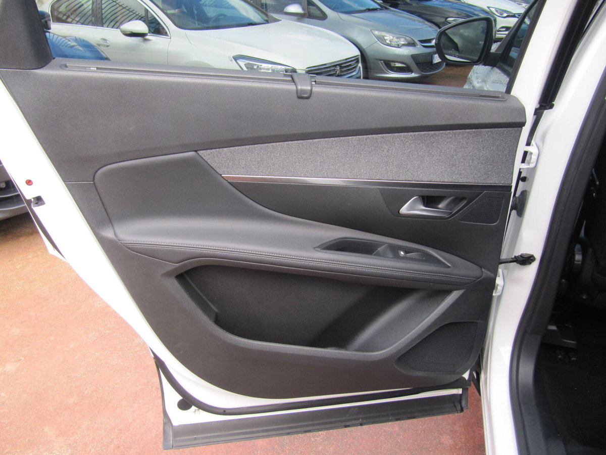Peugeot 5008 BlueHDi 130 S&S EAT8 Allure (15)