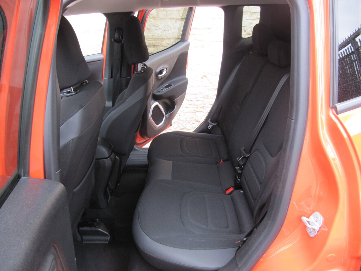 Jeep Renegade 1.6 Mjt 120 CV Limited (11)