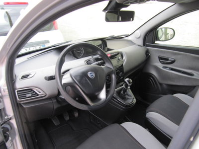 Lancia Ypsilon 0.9 TwinAir 85 CV 5 porte Metano Ecochic Gold (10)
