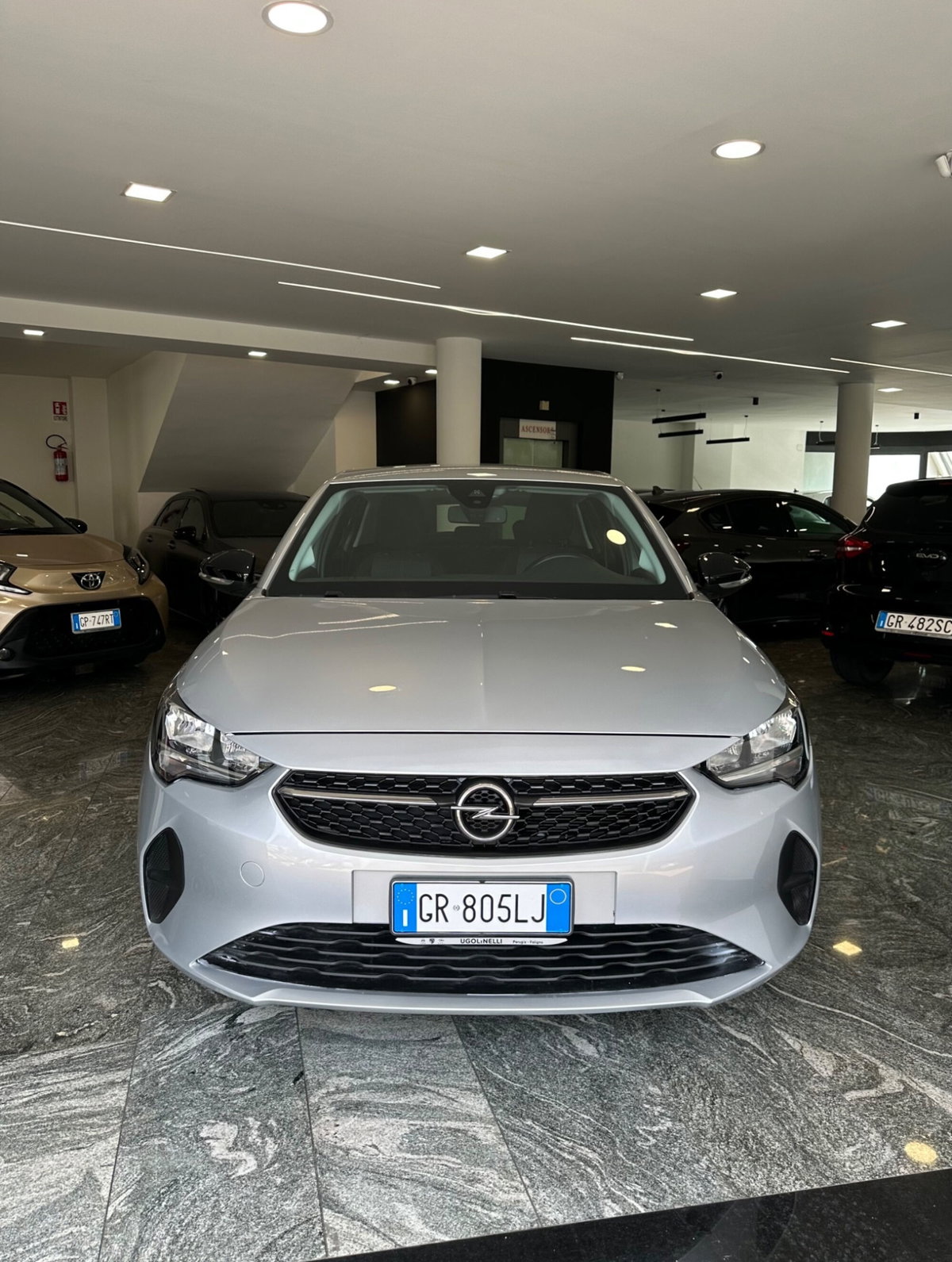 Opel Corsa 1.2 Edition (2)