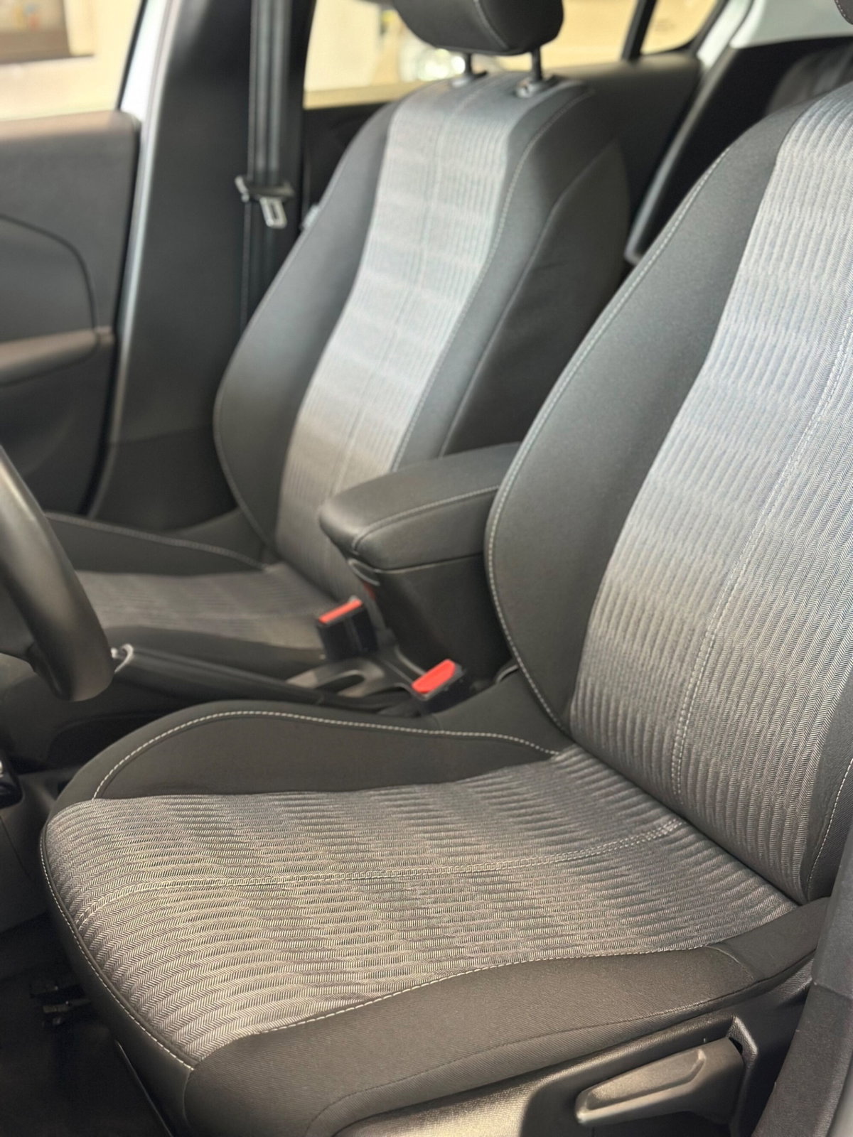 Opel Corsa 1.2 Edition (8)
