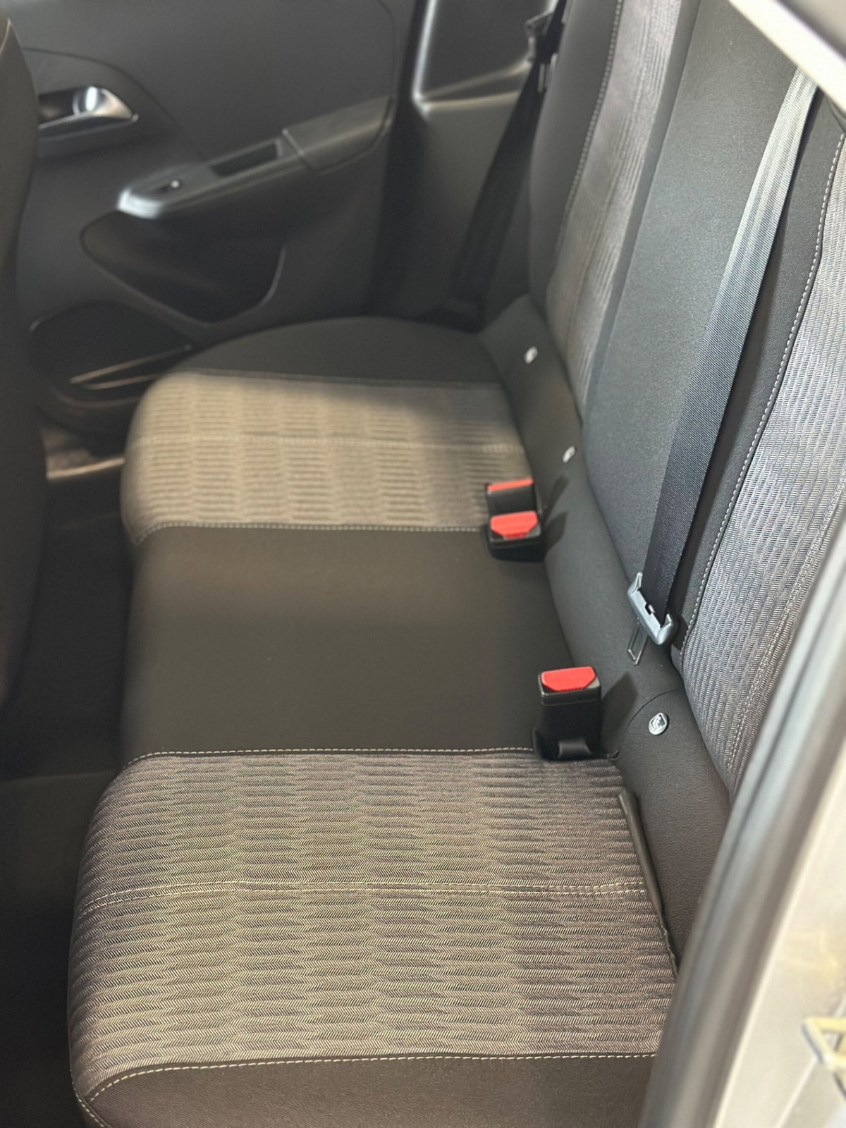 Opel Corsa 1.2 Edition (9)