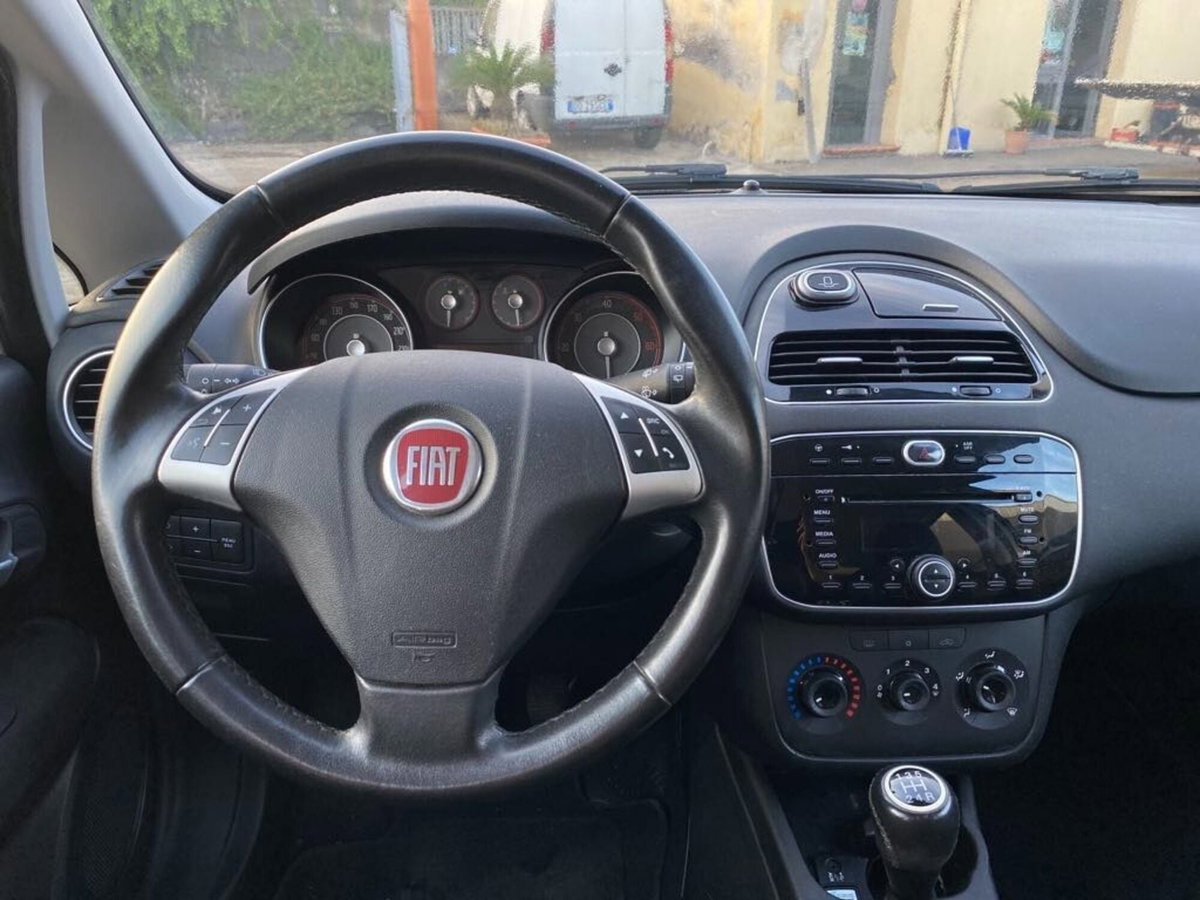 Fiat Punto 1.3 MJT II 75 CV 5 porte Lounge (12)